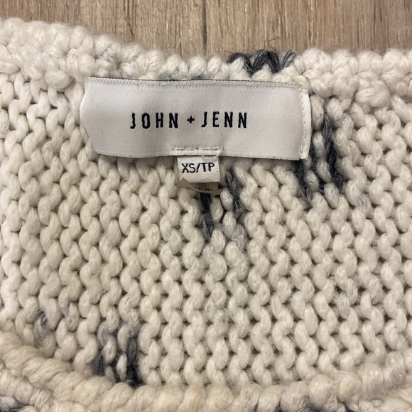 Beautiful white and black knit sweater, size small - Picture 2 of 5